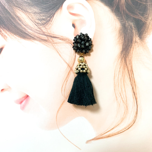 送料無料✿ブラックビジュー ゴールドブラックタッセル ピアス