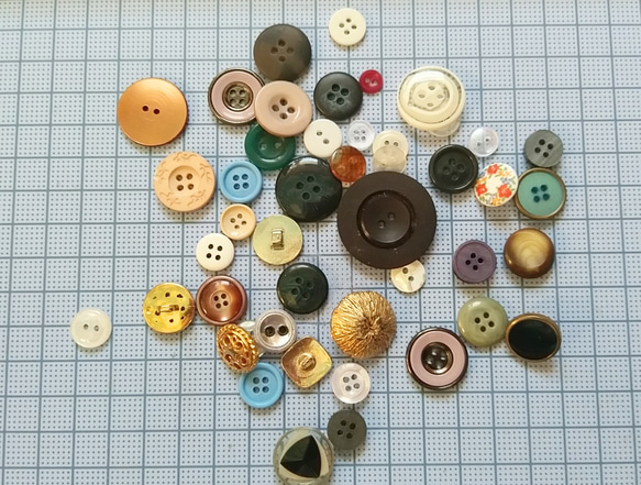 ✩１００個入　(mix)ビンテージ ボタン/ボタンmix 大量 裁縫ボタン 　色彩屋吉宗 2枚目の画像