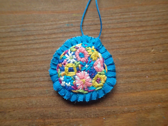 花刺繍のネックレス　ao [ゆきーた様ご依頼] 1枚目の画像