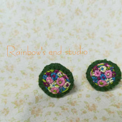 【再販】花刺繍のイヤリング Midori 1枚目の画像