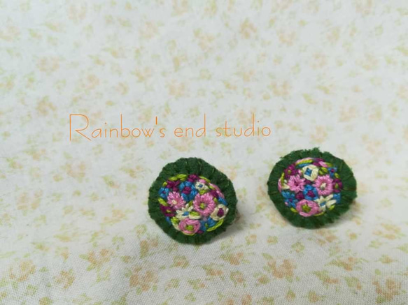 【再販】花刺繍のイヤリング Midori 1枚目の画像