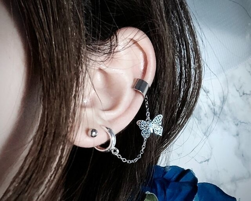蝶のチェーンピアス / イヤリング 軟骨 かっこいい シルバー 14G