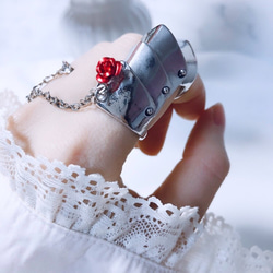 薔薇のアーマーチェーンリング / アーマーリング 指輪 地雷系 メンヘラ ゴシック 病みかわいい 病みかわいい バラ 3枚目の画像