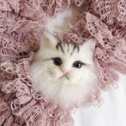 猫ちゃん　ブローチ　（ホワイト）　羊毛フェルト 1枚目の画像