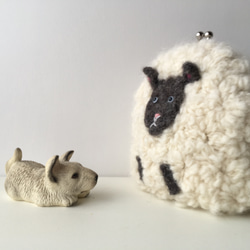 リフ編みで編んだ羊ちゃんがま口ポーチ 3枚目の画像
