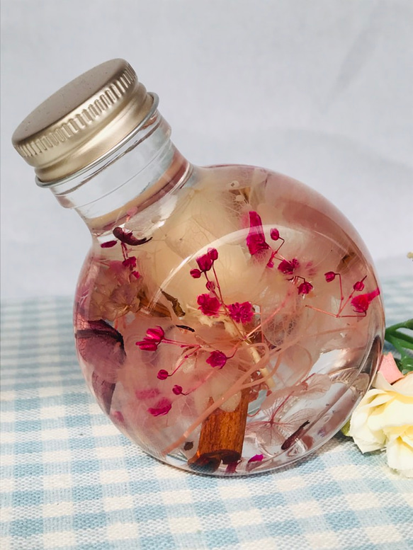 シナモンとバラのピンクハーバリウム ハーバリウム・植物標本  