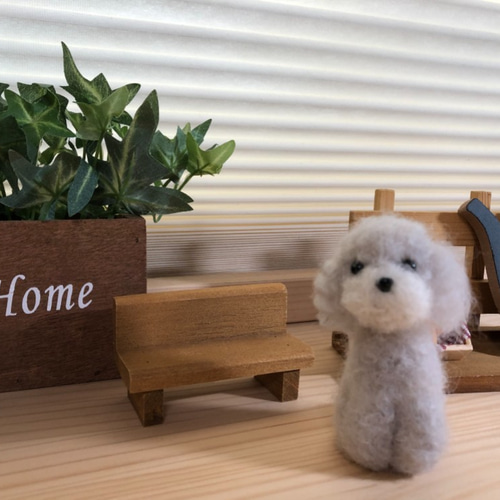 おとママの羊毛フェルト シルバートイプードル お座りポーズ