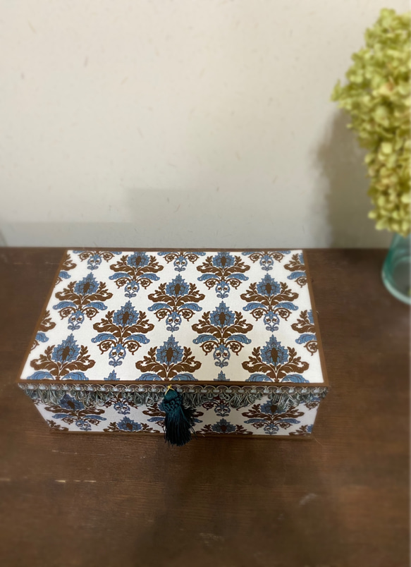 [luxuryシリーズ　cartonnage] オリジナル裁縫箱[ブルーブラウンダマスク柄] 2枚目の画像