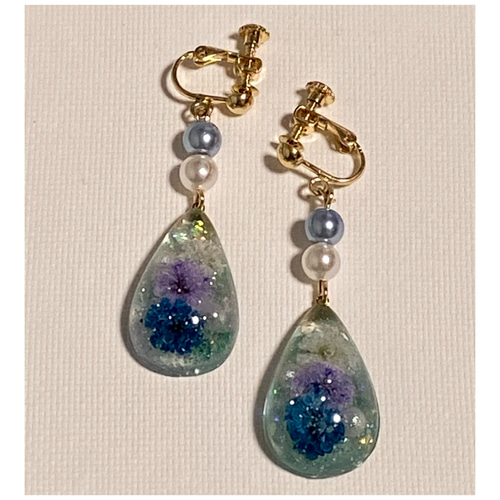 海のしずく☆かすみ草のキラキライヤリング/ピアス☆① 金属アレルギー 