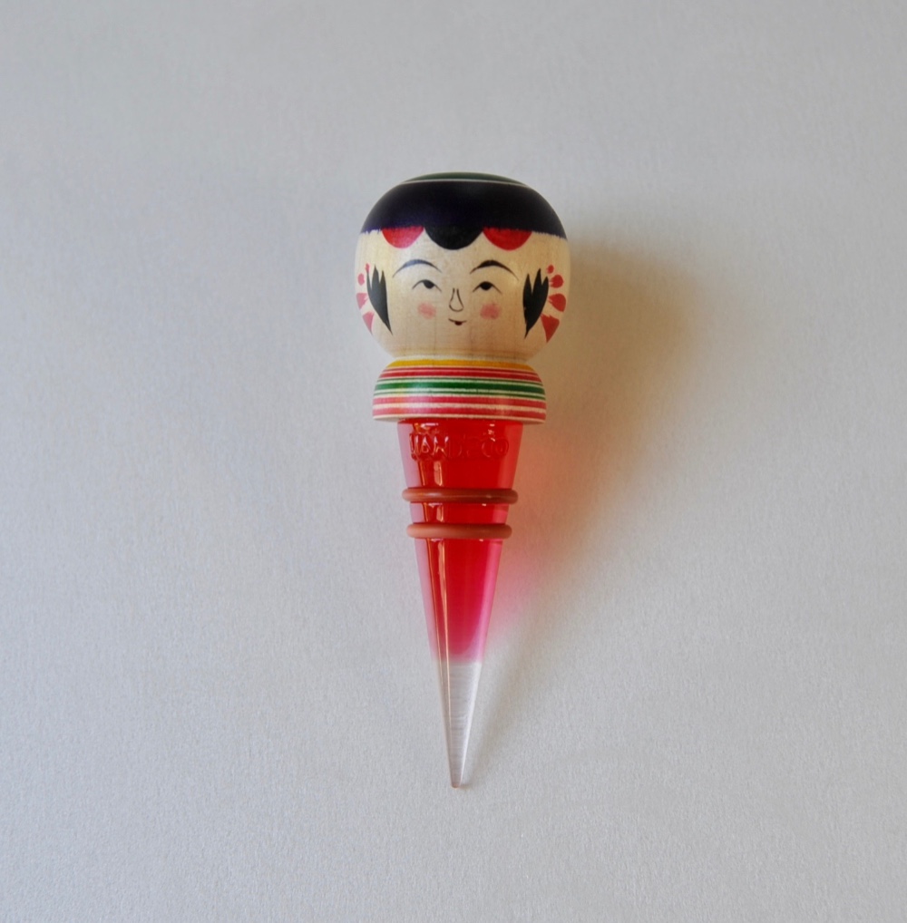 【ワインボトル栓】弥治郎系こけし／「こまみ」・栓赤