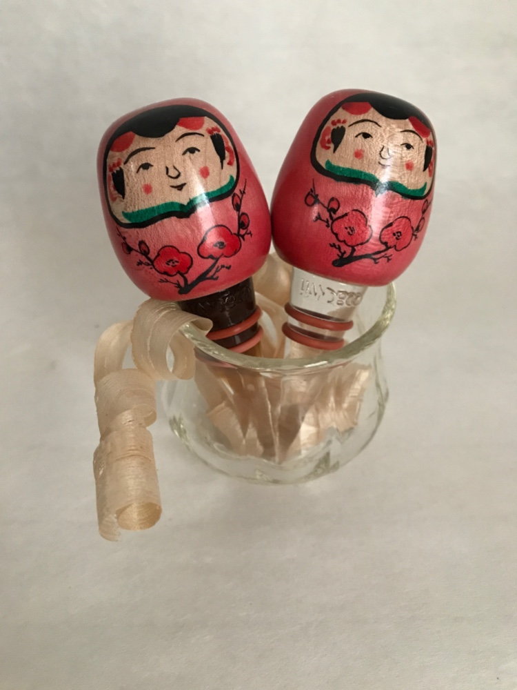 【ワインボトル栓】弥治郎系こけし／「梅」　・栓赤