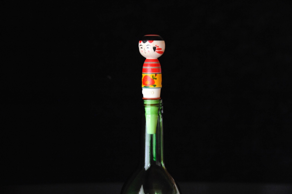 【スタンドボトル栓】「つばき」・栓しろ/弥治郎系こけし