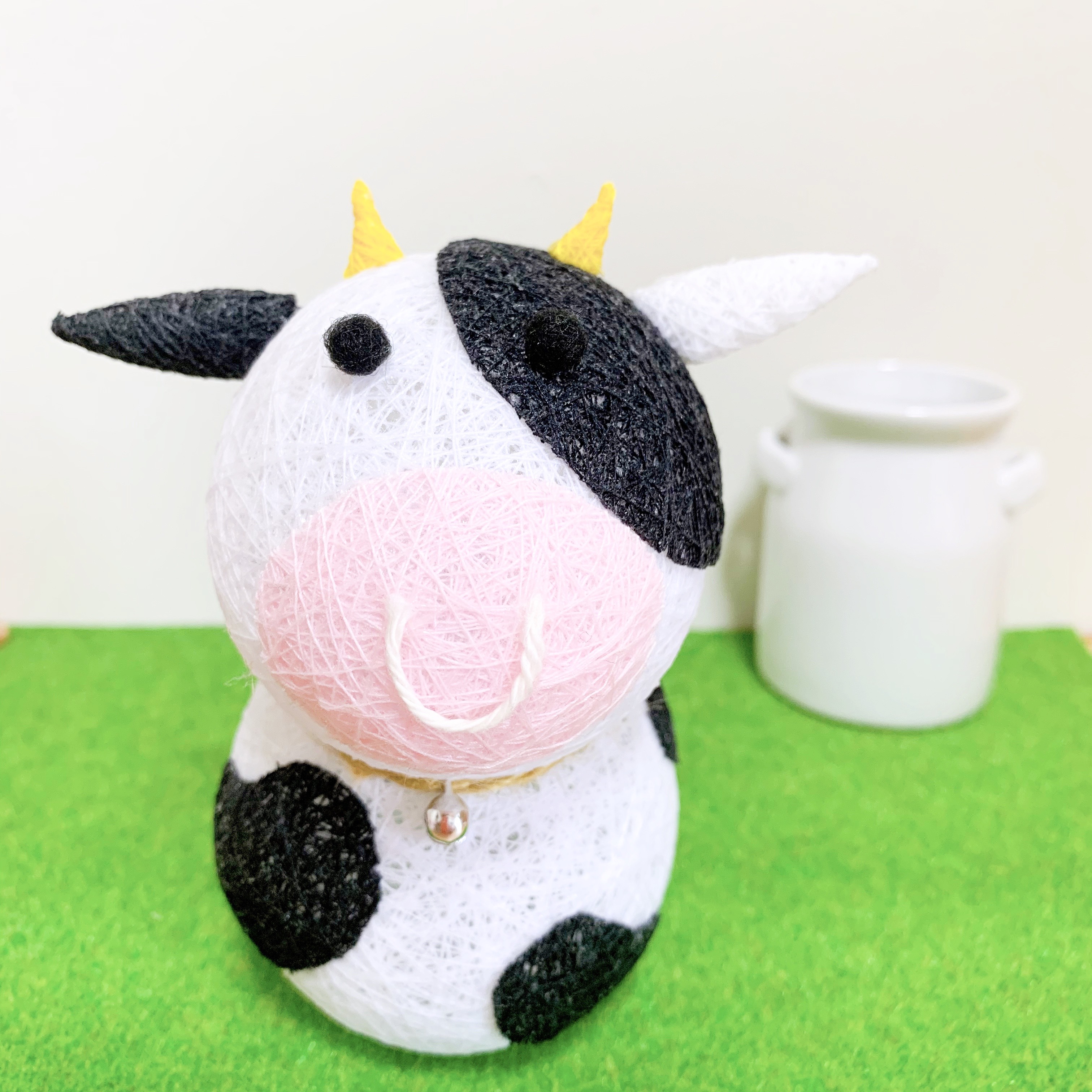 干支飾り　猫背で前向きな牛さん