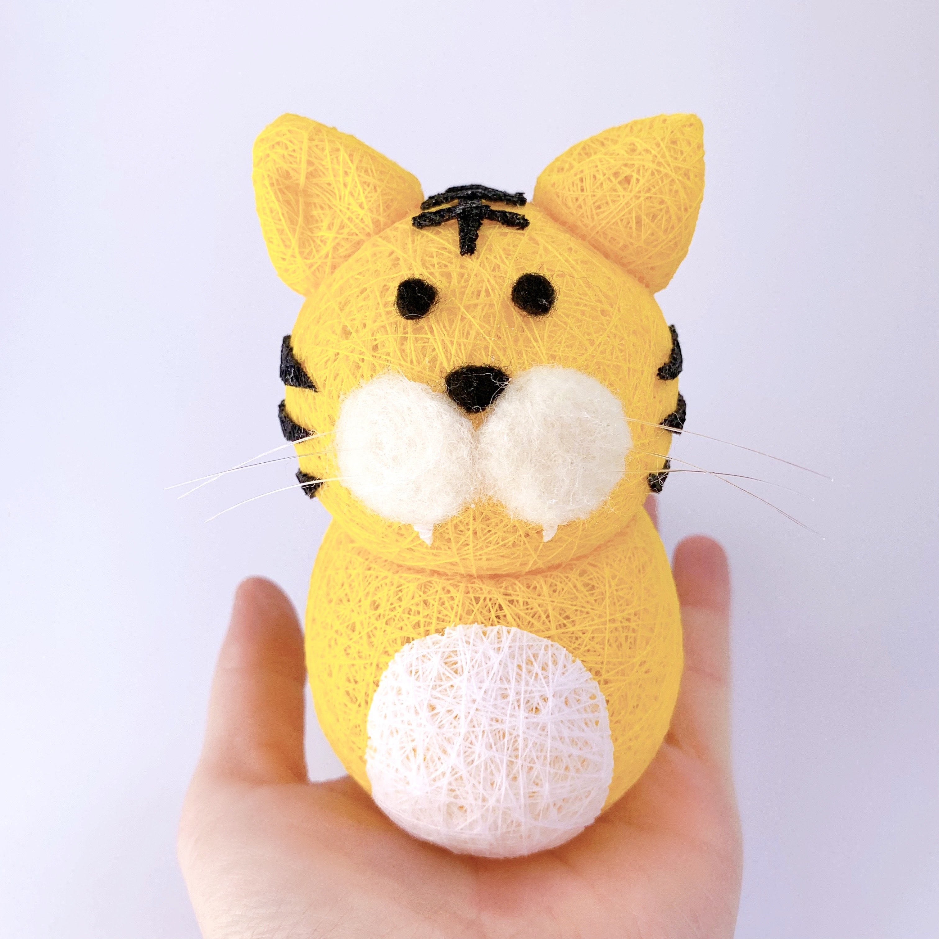 干支飾り　猫背で前向きな虎さん