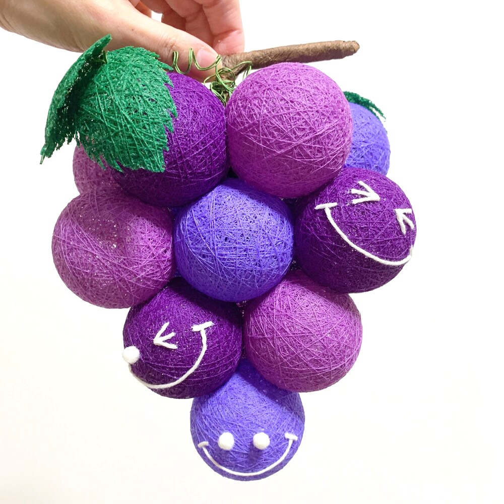 糸玉オーナメント　デカすぎるぶどう