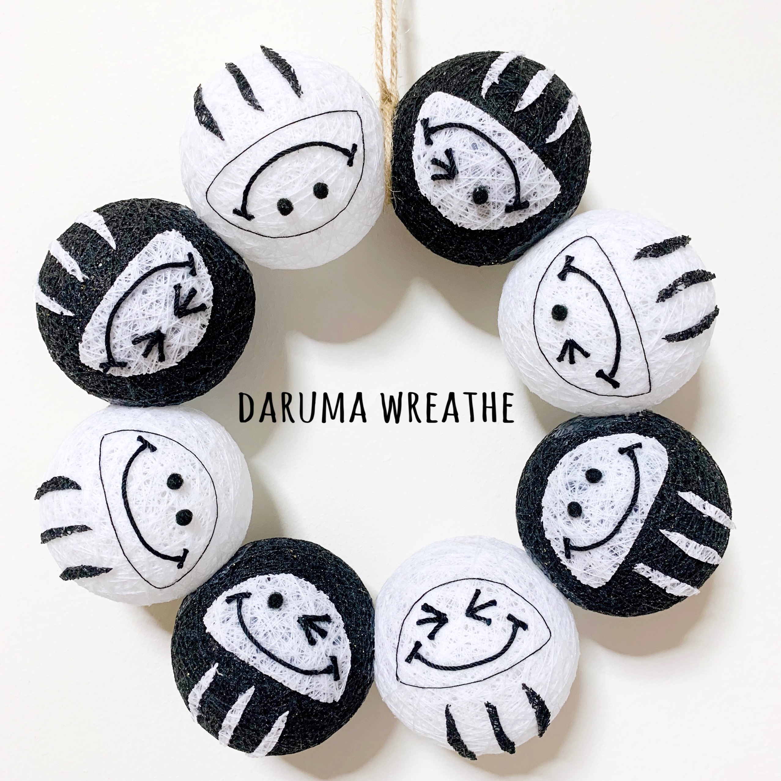 糸玉　モノトーンだるまリース 4,000円