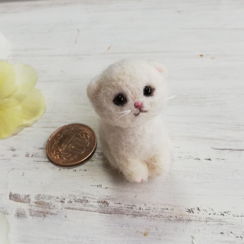 羊毛フェルト　お座り子猫　白猫　スチームパンク　アートドール 羊毛フェルト お座り子猫 白猫 スチームパンク アートドール