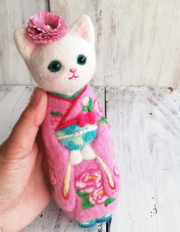 ◾振り袖の白猫18cmサイズ　ピンク(ぼたん)羊毛フェルト 5枚目の画像