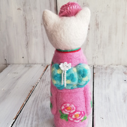 ◾振り袖の白猫18cmサイズ　ピンク(ぼたん)羊毛フェルト 6枚目の画像