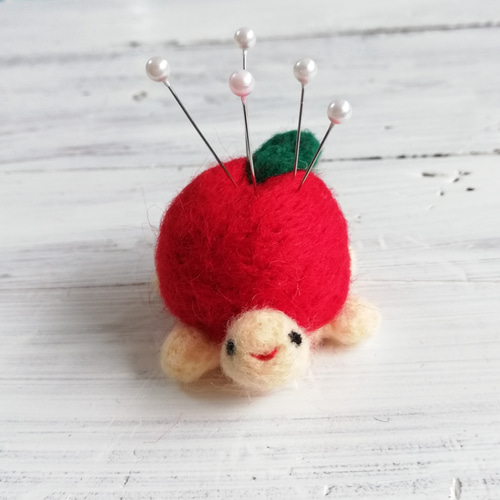 ☆羊毛かめさんのピンクッション・オブジェ・針山(りんご) 羊毛