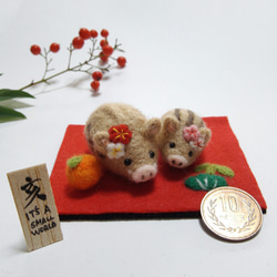 イノシシ親子の小さなお正月飾り・羊毛フェルトの干支飾り・いのしし・亥 3枚目の画像