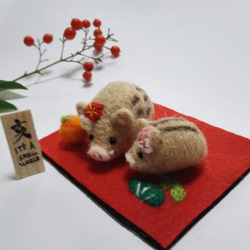 イノシシ親子の小さなお正月飾り・羊毛フェルトの干支飾り・いのしし・亥 5枚目の画像