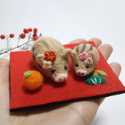 イノシシ親子の小さなお正月飾り・羊毛フェルトの干支飾り・いのしし・亥 6枚目の画像