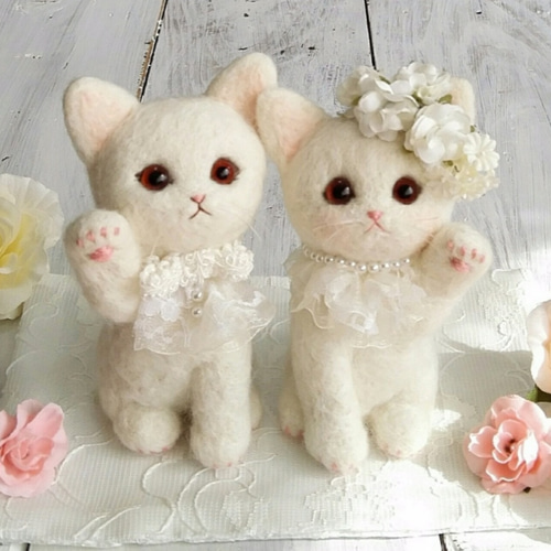 宝づくしの朱色ウィンク招き猫 (左招き) Dタイプ - 愛新覚羅ゆう