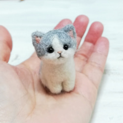 ◾受注制作・羊毛フェルトの小さな子猫(グレー白) 猫グッズ 猫雑貨