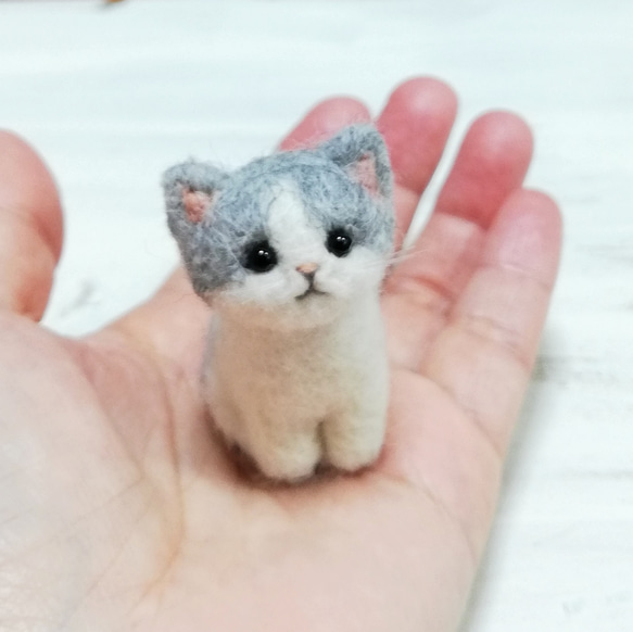 ◾受注制作・羊毛フェルトの小さな子猫(グレー白) 猫グッズ 猫