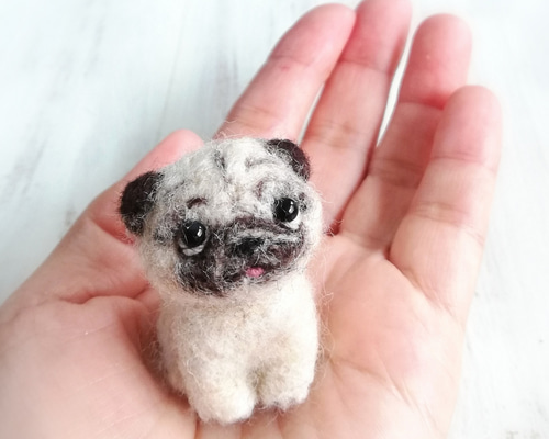 ◾受注制作・羊毛フェルトの小さなわんこ(パグ) マスコット 犬 羊毛 