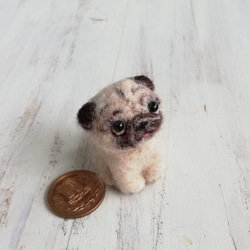 ◾受注制作・羊毛フェルトの小さなわんこ(パグ)　マスコット　犬　 2枚目の画像