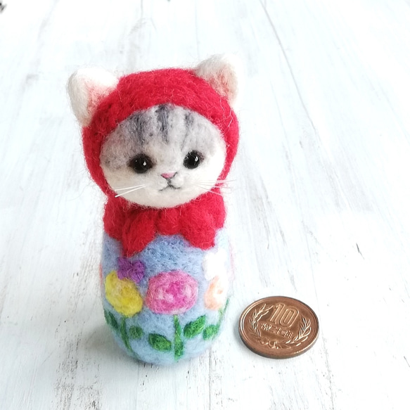 ◾受注制作・羊毛フェルトの猫マトリョーシカ・カラフルローズ 1枚目の画像