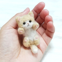 羊毛フェルト　りんページ □受注制作・羊毛フェルトの小さな子猫(ベージュ猫・ころりん