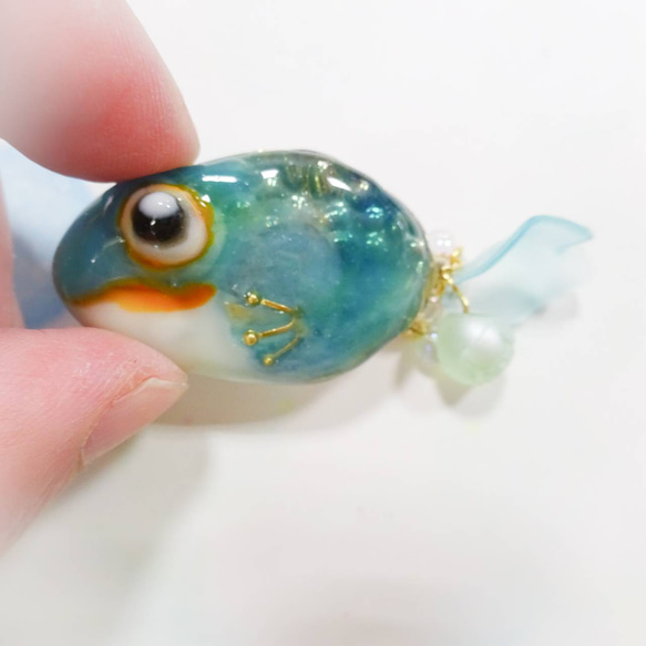【二代目】カエル金魚ちゃん ブローチ 個性派 生き物 お魚 面白い 変な生き物 2枚目の画像
