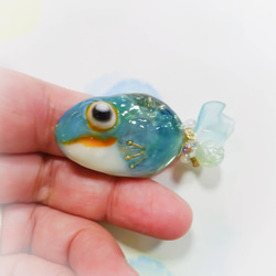 【二代目】カエル金魚ちゃん ブローチ 個性派 生き物 お魚 面白い 変な生き物 4枚目の画像