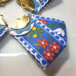 ブルーの ミモザと小花の チロリアンテープ リボン タッセル ブルー系 ４個  ２ペア パーツ 材料   モクバ 4枚目の画像