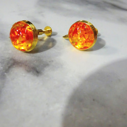 イクラカラー オレンジとゴールドのレトロでシンプルなイヤリング 赤 朱色 和風 1枚目の画像