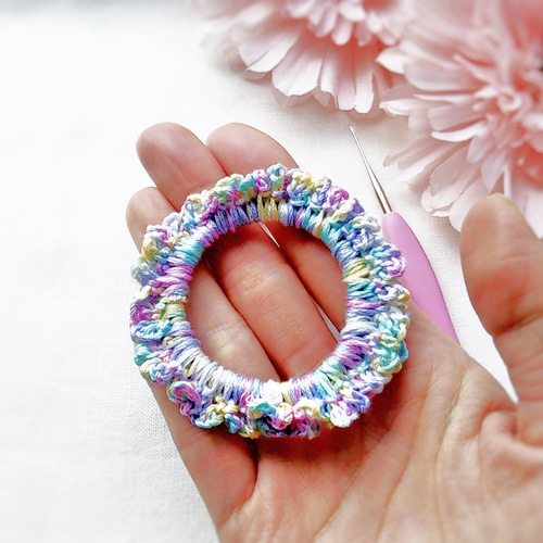 刺繍糸のかぎ針編みシュシュ&ヘアゴム＊ ベビー&キッズ 雑貨
