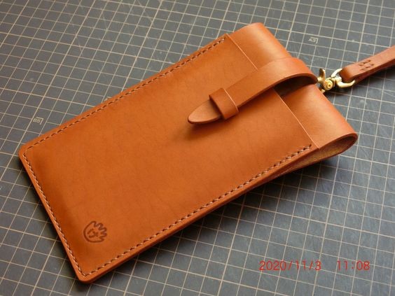 カスタムレザーケース　本革iPhoneケース