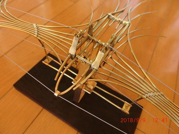 レオナルド・ダ・ヴィンチ　羽ばたき飛行機模型 2枚目の画像