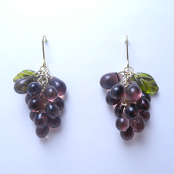 ハンドメイド チェコビーズ ぶどうのピアス ピアス（フック・チェーン