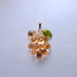 ハンドメイド チェコビーズ ぶどうのペンダントトップ 1枚目の画像