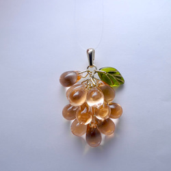 ハンドメイド チェコビーズ ぶどうのペンダントトップ 2枚目の画像