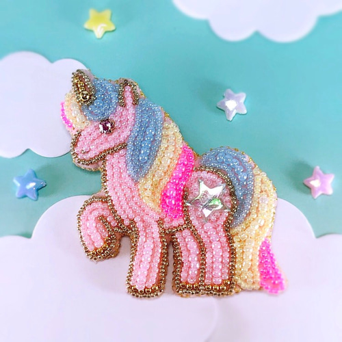 ユニコーンのビーズ刺繍ブローチ ピンク ブローチ たまこ 通販