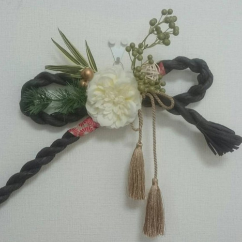 お正月飾り・お正月飾りブラック・しめ縄・しめ飾り・お正月飾りモダン・しめ縄黒 お正月飾り 黒のしめ縄で、モダン シックに。 色見をおさえてシンプル