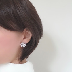 這款Bijou耳環採用繭形珍珠和施華洛世奇水晶製成 第2張的照片