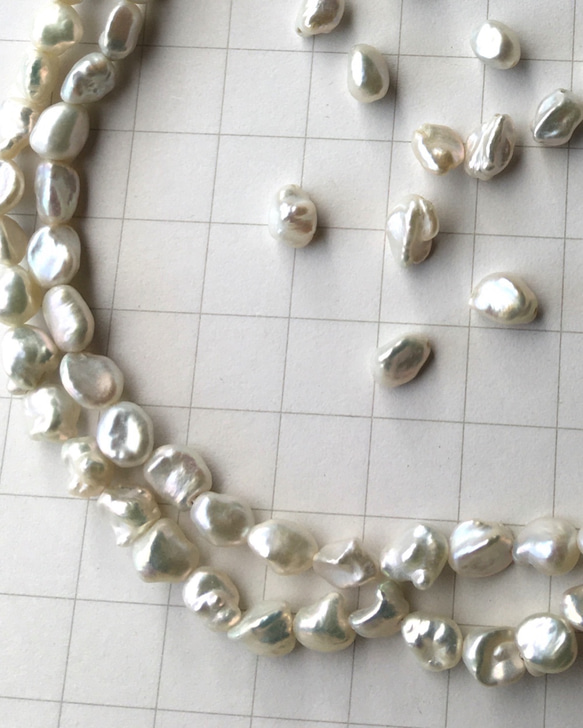 #74 AAA 湖水芥子パール　メタリック純白　7×5ミリ　10個　湖水真珠　高品質淡水真珠　ケシ　バロックパール 1枚目の画像