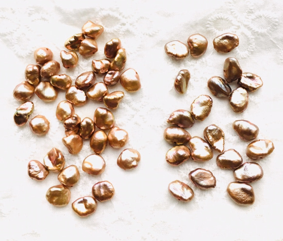 #119 ケシパール　本真珠　8㍉メタリックシャンパン　濃淡選べる　イヤリングピアス用　4枚（2ペア）シャンパンゴールド 1枚目の画像