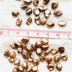 #119 ケシパール　本真珠　8㍉メタリックシャンパン　濃淡選べる　イヤリングピアス用　4枚（2ペア）シャンパンゴールド 5枚目の画像